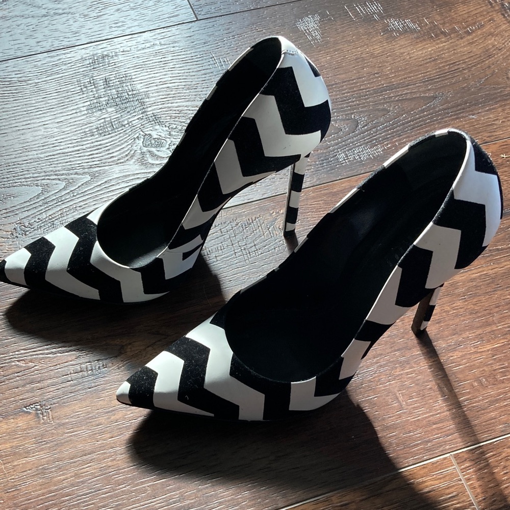 SCHUTZ Gilberta Black & White Chevron Zigzag Heels